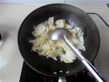 黑木耳炒白菜片的做法步骤3