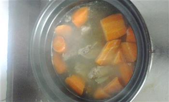 青橄榄红萝卜骨头汤的做法步骤4