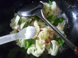灯椒虾仁炒花菜的做法步骤10