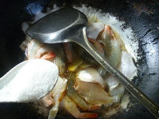 橡皮鱼烧虾的做法图解7