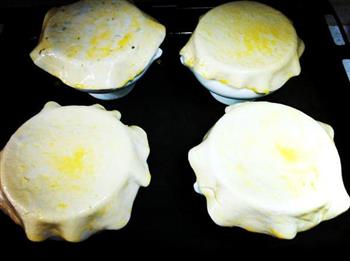 酥皮奶油蘑菇汤的做法步骤3