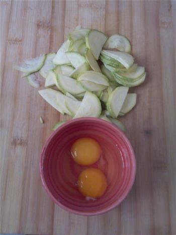 白瓜炒鸡蛋的做法步骤1