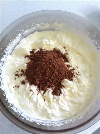 多层巧克力饼干蛋糕的做法步骤2
