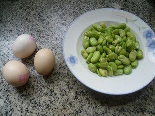 蚕豆炒鸡蛋的做法步骤1