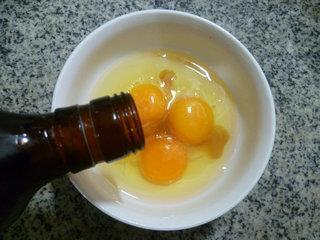 榨菜青椒炒鸡蛋的做法步骤2