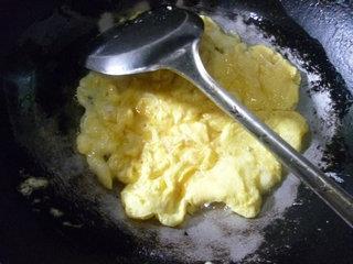 榨菜青椒炒鸡蛋的做法图解4