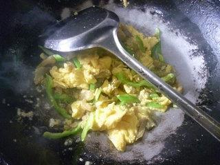 榨菜青椒炒鸡蛋的做法图解5