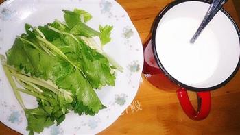 芹菜牛奶的做法步骤1