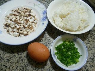 香菇鸡蛋炒饭的做法步骤1