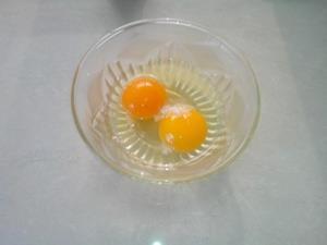 杏鲍菇炒鸡蛋的做法步骤2