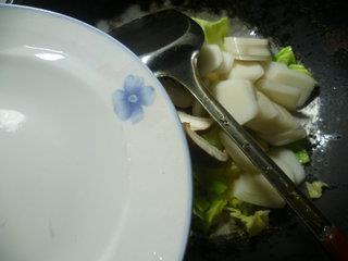 香菇圆白菜炒年糕的做法步骤7