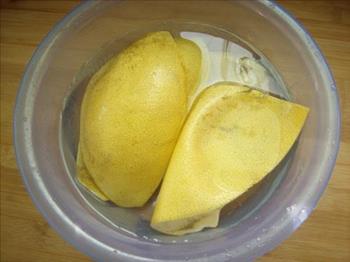 白糖柚子皮的做法步骤3