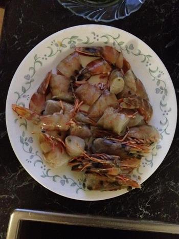 老虎虾炒白菜的做法步骤2