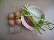 土鸡蛋炒芹菜的做法步骤1