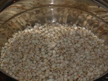 红枣薏米小米粥的做法步骤3