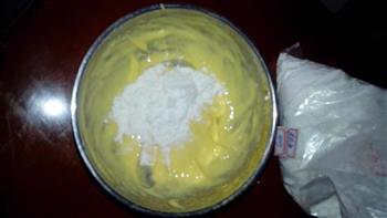 奶香蛋黄饼干的做法步骤6
