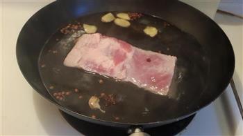小炒回锅肉的做法步骤1