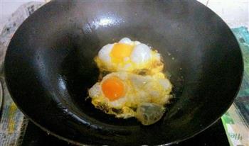 芹菜炒蛋的做法步骤2