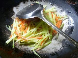胡萝卜炒莴笋的做法步骤6