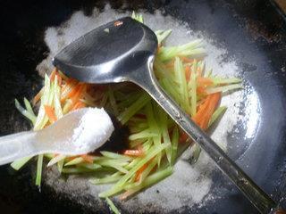 胡萝卜炒莴笋的做法步骤8