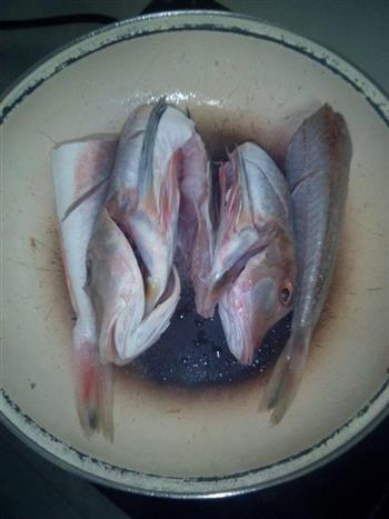 红头鱼煮朝鲜蓟的做法图解11