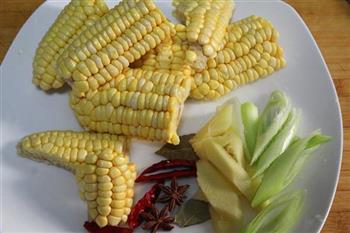 腔骨炖玉米的做法图解3