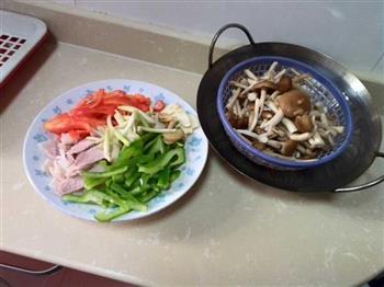 干锅茶树菇的做法步骤1