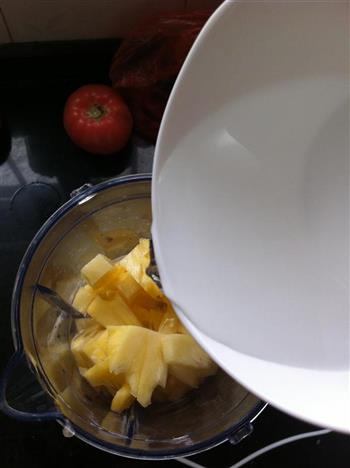 鲜榨菠萝汁的做法步骤4