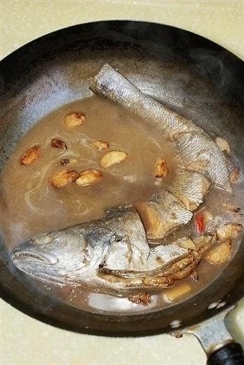 金蒜烧米鱼的做法步骤7