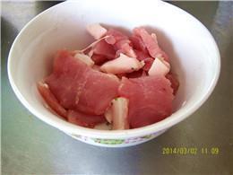 肉片炒白菜的做法步骤3