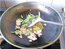 肉片炒白菜的做法步骤6