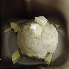蜜豆牛奶面包的做法图解2