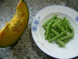 梅豆炒日本南瓜的做法图解1