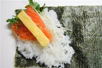 海鲜寿司手卷的做法步骤7