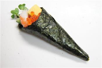 海鲜寿司手卷的做法步骤8