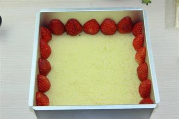 8寸草莓慕斯蛋糕的做法步骤3