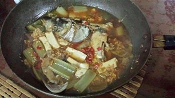 剁椒洒酿鱼头汤的做法步骤4
