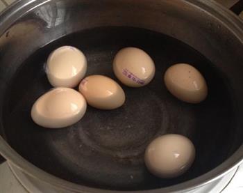 水煮鸡蛋的做法图解2