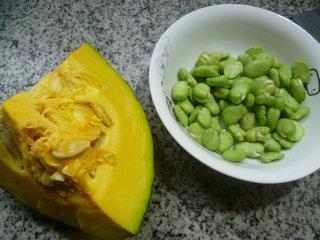 蚕豆炒日本南瓜的做法步骤1
