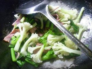油菜蕻培根炒花菜的做法图解10
