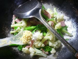 油菜蕻培根炒花菜的做法图解9