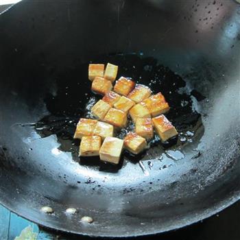 东坡肉配豆腐丁的做法图解2