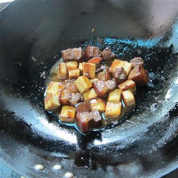 东坡肉配豆腐丁的做法步骤6