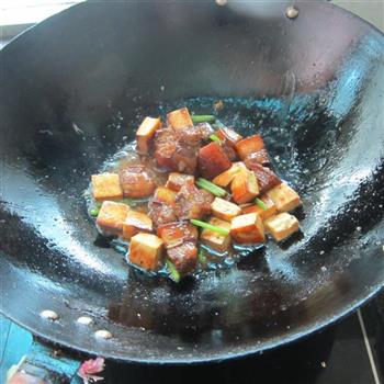 东坡肉配豆腐丁的做法步骤8