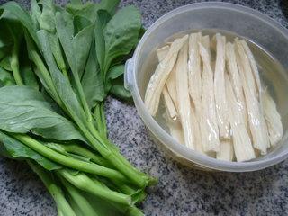 腐竹炒油菜蕻的做法步骤1