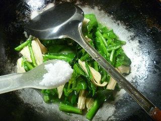 腐竹炒油菜蕻的做法步骤9