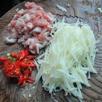 土豆丝炒肉的做法步骤2