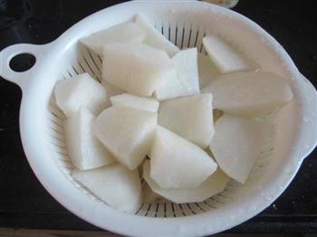 白萝卜瑶柱煲猪骨汤的做法步骤2