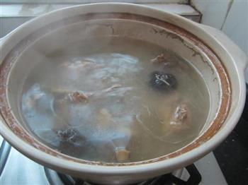 白萝卜瑶柱煲猪骨汤的做法步骤5