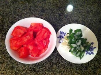 西红柿疙瘩汤的做法步骤2